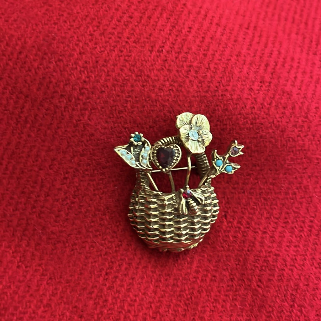 Vintage Goldette Floral Basket With Bee Brooch In Mint Condition